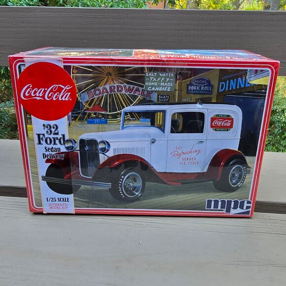 Coca-Cola Delivery Sedan '32 Ford Model Car Kit MPC 902/12 1/25 Scale Plastic - Picture 1 of 6